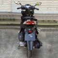 Gatan juridisk Gas Scooter Moped 125cc svart 